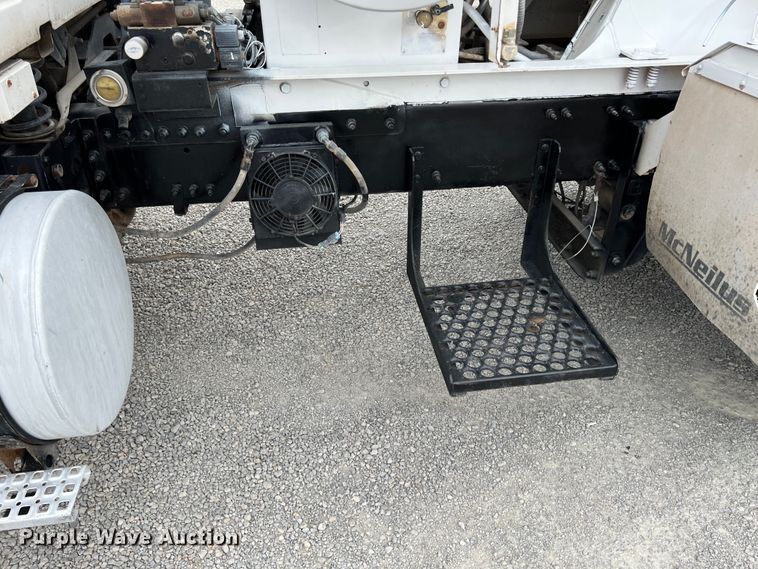 image for item IA9110 2002 Volvo VHD  ready mix truck