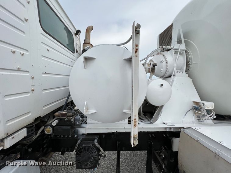 image for item IA9110 2002 Volvo VHD  ready mix truck