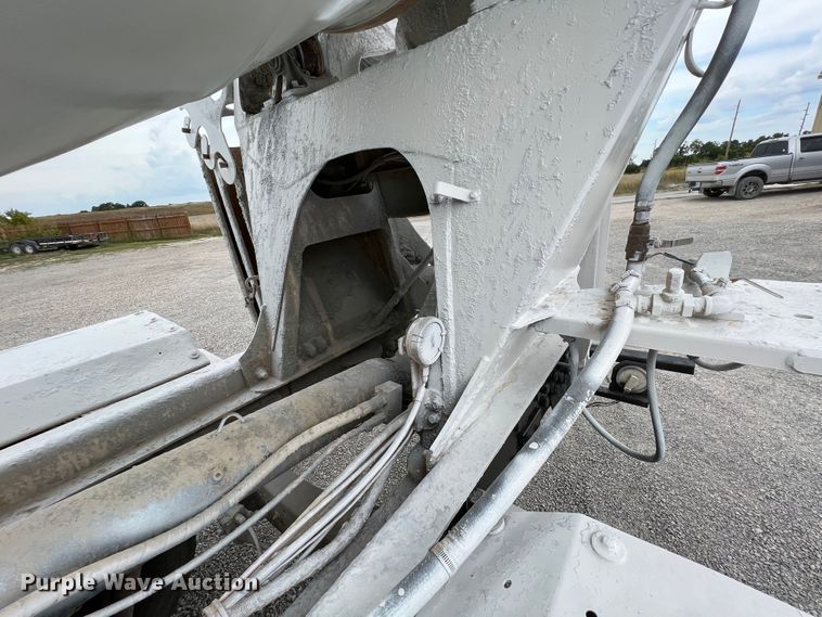 image for item IA9110 2002 Volvo VHD  ready mix truck