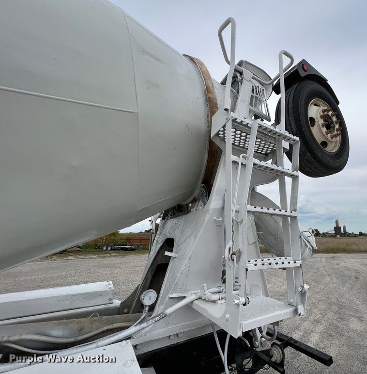 image for item IA9110 2002 Volvo VHD  ready mix truck