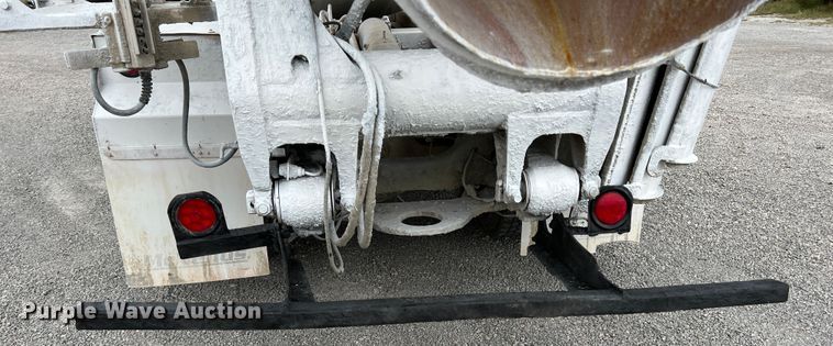 image for item IA9110 2002 Volvo VHD  ready mix truck