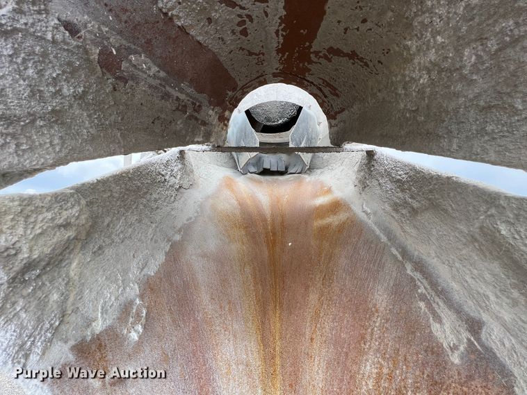 image for item IA9110 2002 Volvo VHD  ready mix truck