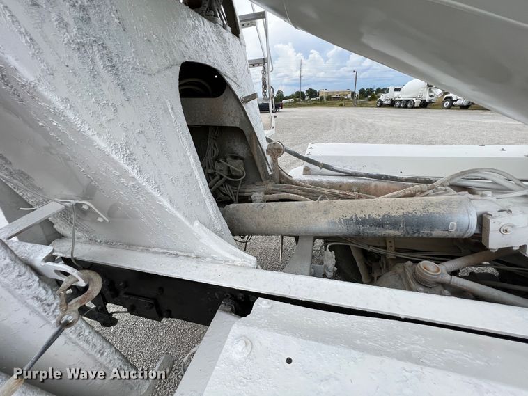 image for item IA9110 2002 Volvo VHD  ready mix truck