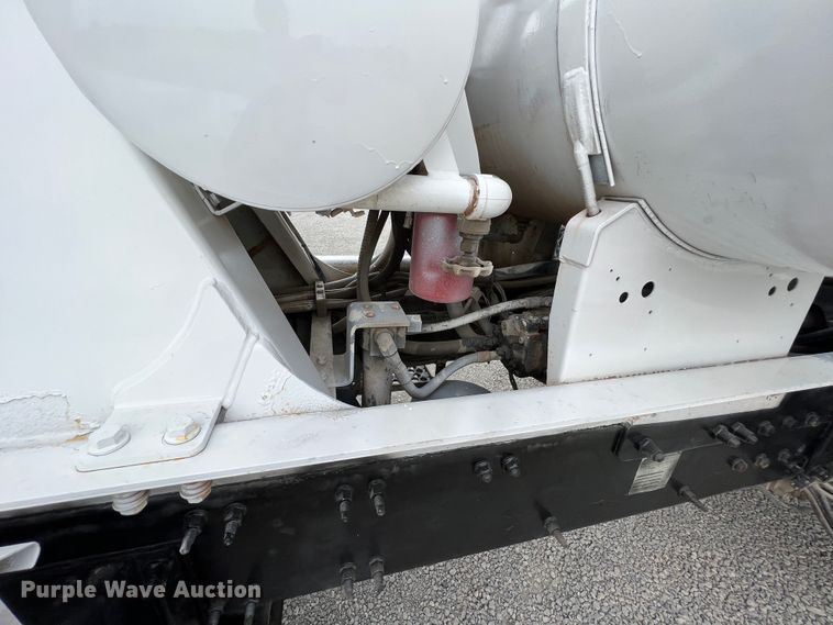 image for item IA9110 2002 Volvo VHD  ready mix truck