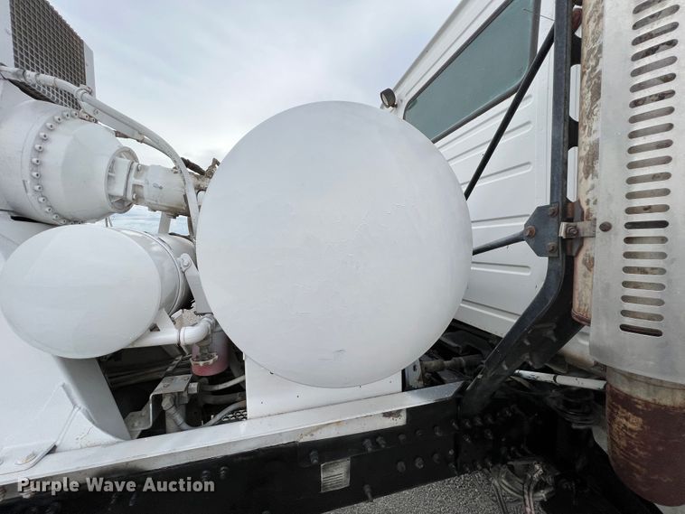 image for item IA9110 2002 Volvo VHD  ready mix truck