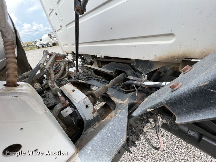 image for item IA9110 2002 Volvo VHD  ready mix truck