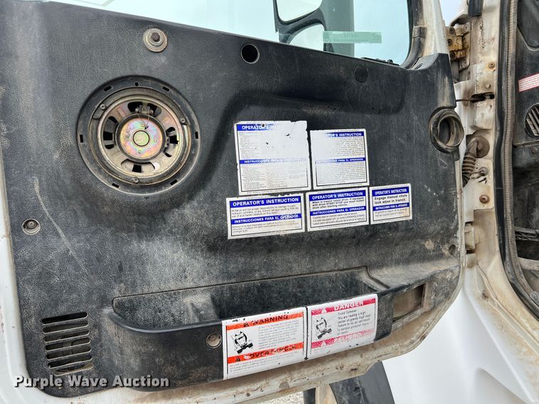 image for item IA9110 2002 Volvo VHD  ready mix truck