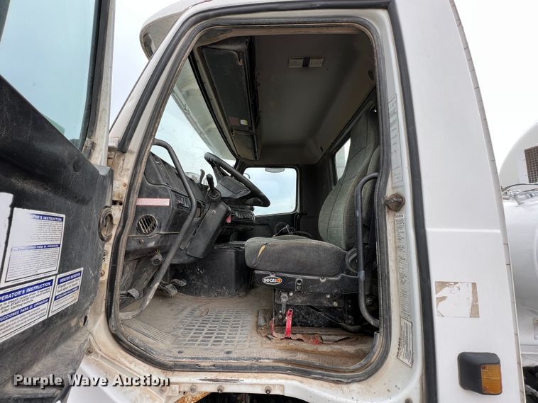 image for item IA9110 2002 Volvo VHD  ready mix truck