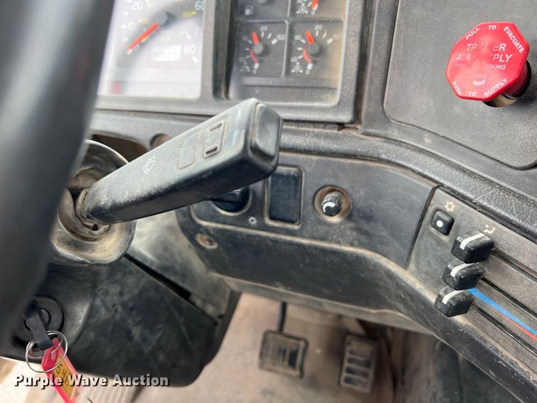 image for item IA9110 2002 Volvo VHD  ready mix truck