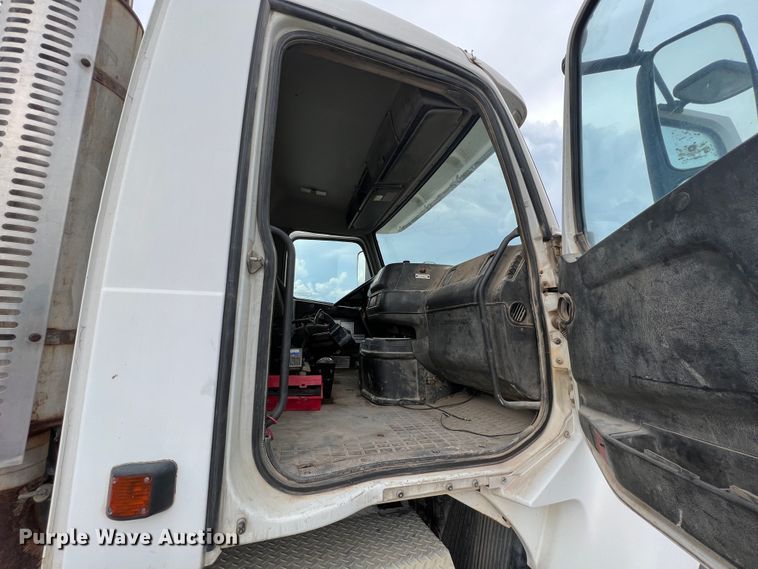 image for item IA9110 2002 Volvo VHD  ready mix truck