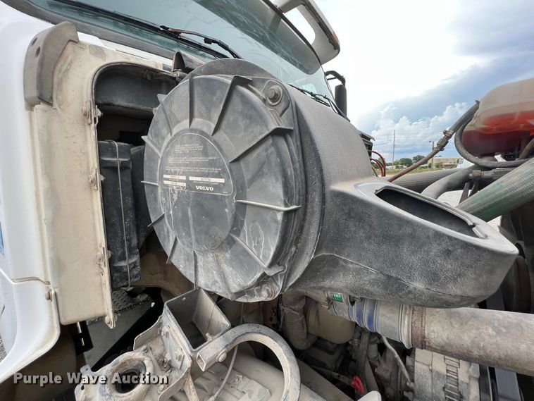 image for item IA9110 2002 Volvo VHD  ready mix truck