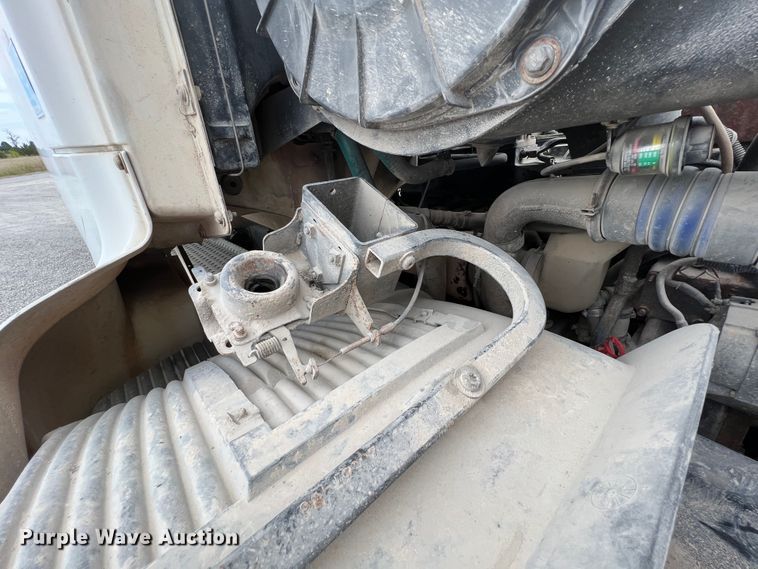 image for item IA9110 2002 Volvo VHD  ready mix truck