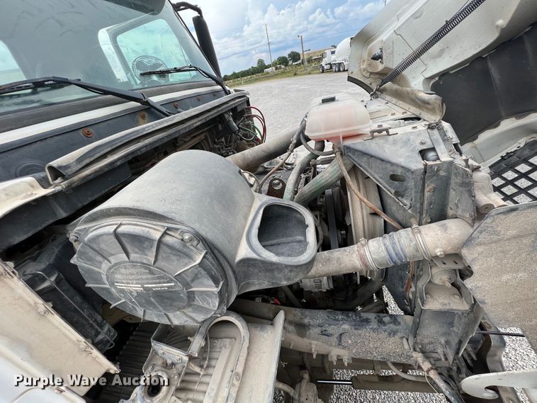 image for item IA9110 2002 Volvo VHD  ready mix truck