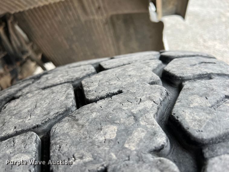 image for item IA9110 2002 Volvo VHD  ready mix truck