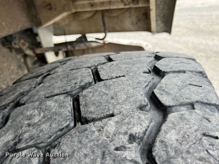 image for item IA9110 2002 Volvo VHD  ready mix truck