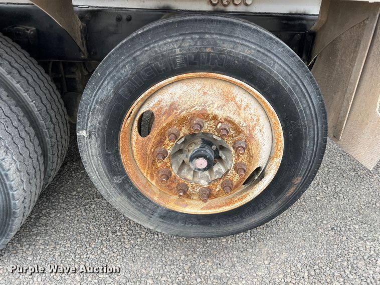 image for item IA9110 2002 Volvo VHD  ready mix truck