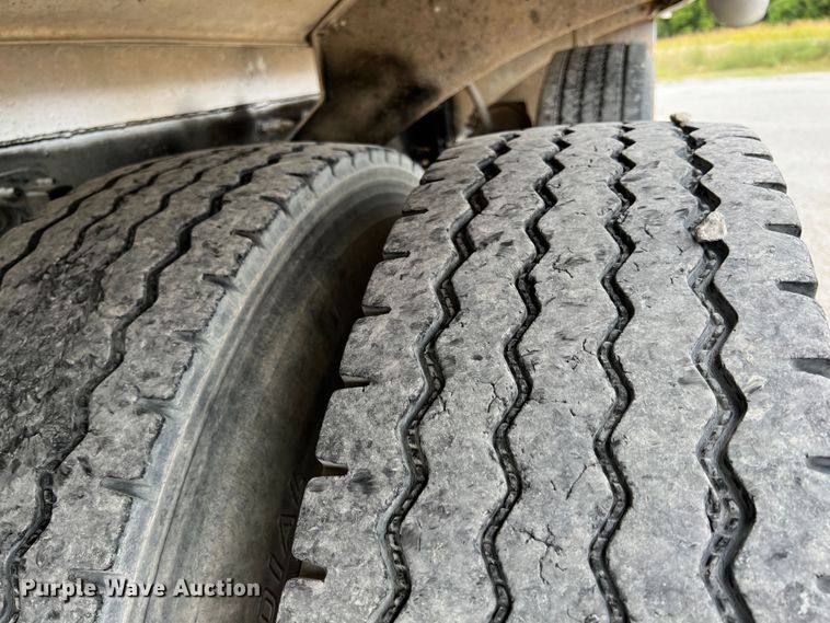 image for item IA9110 2002 Volvo VHD  ready mix truck