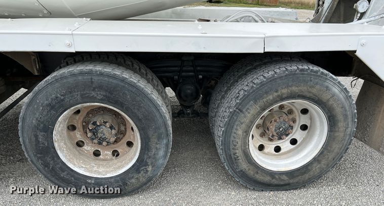 image for item IA9110 2002 Volvo VHD  ready mix truck