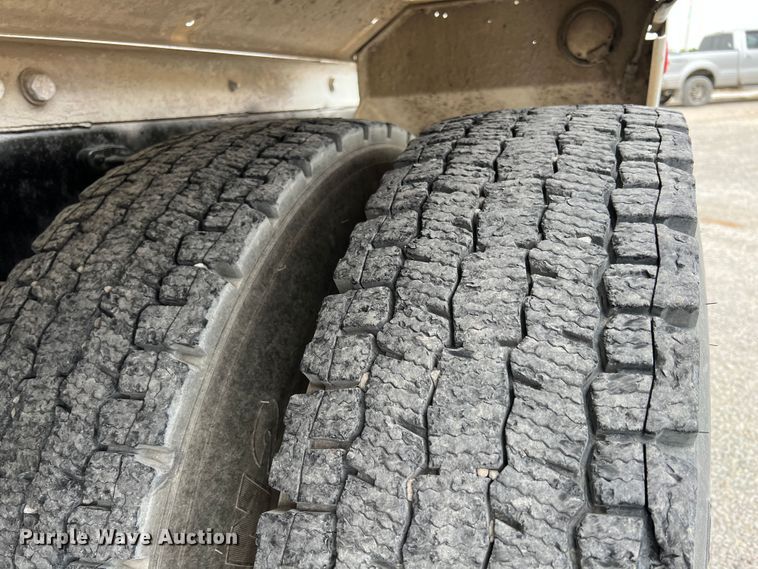 image for item IA9110 2002 Volvo VHD  ready mix truck