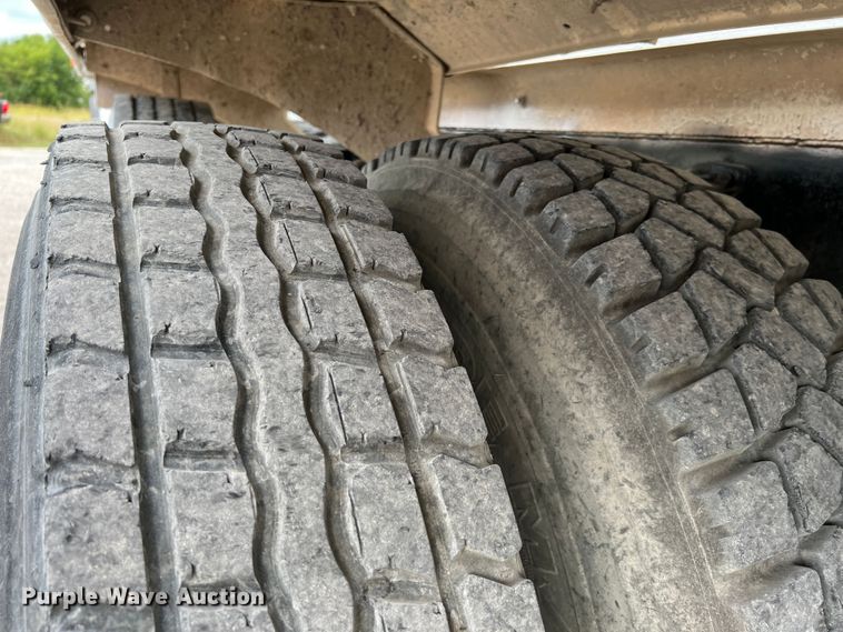 image for item IA9110 2002 Volvo VHD  ready mix truck