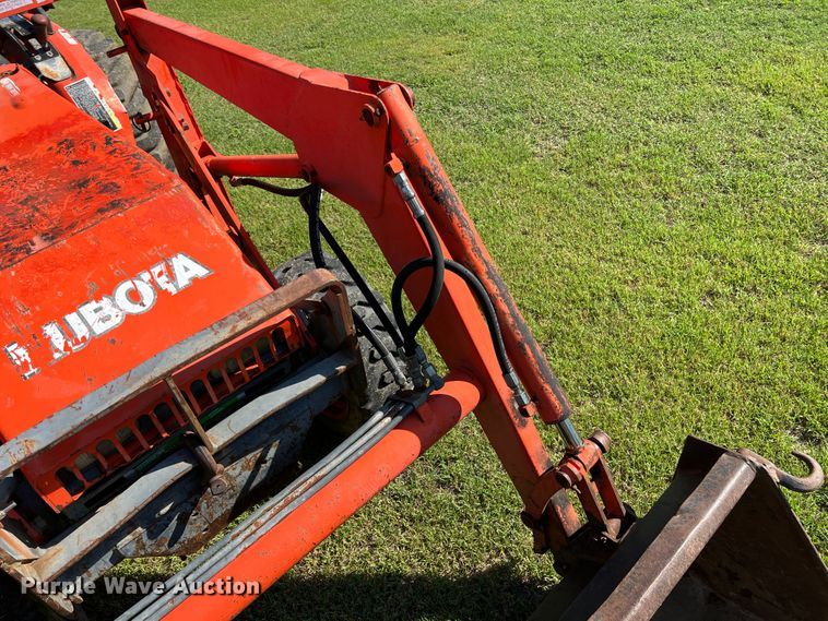 image for item IA9139 1999 Kubota B21  backhoe