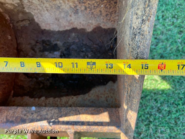 image for item IA9139 1999 Kubota B21  backhoe