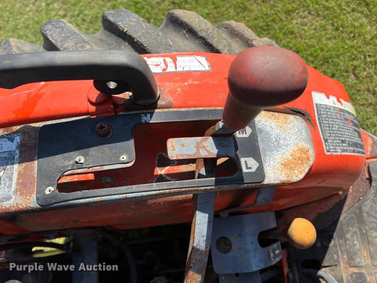 image for item IA9139 1999 Kubota B21  backhoe