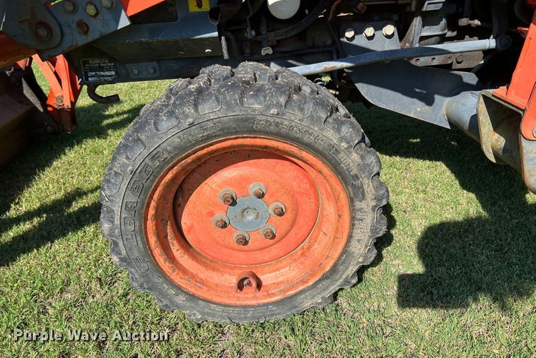 image for item IA9139 1999 Kubota B21  backhoe