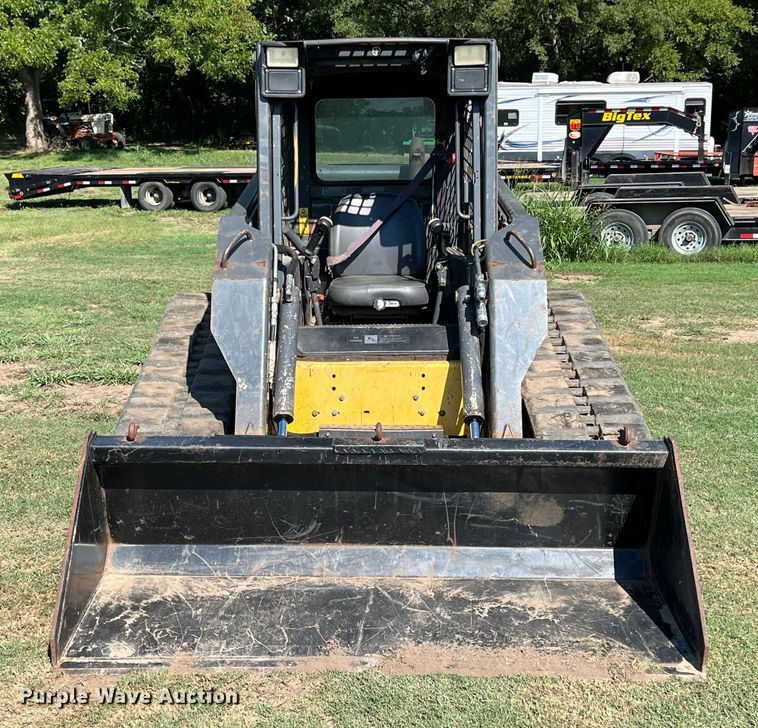 image for item IA9140 2006 New Holland C185  tracked skid steer loader