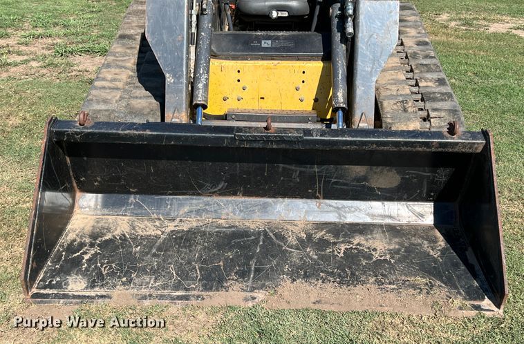 image for item IA9140 2006 New Holland C185  tracked skid steer loader