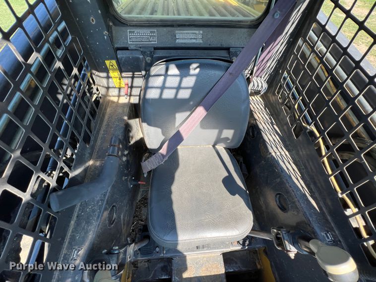 image for item IA9140 2006 New Holland C185  tracked skid steer loader