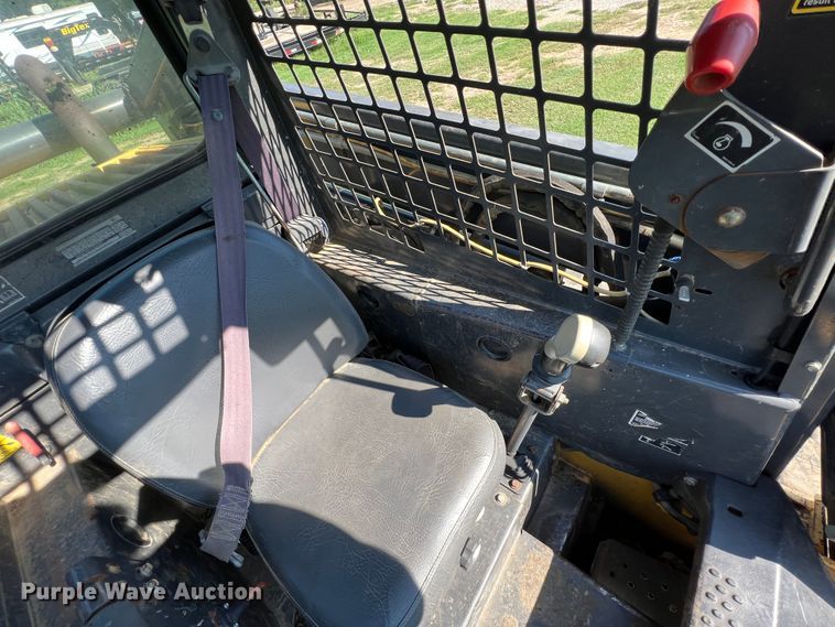 image for item IA9140 2006 New Holland C185  tracked skid steer loader