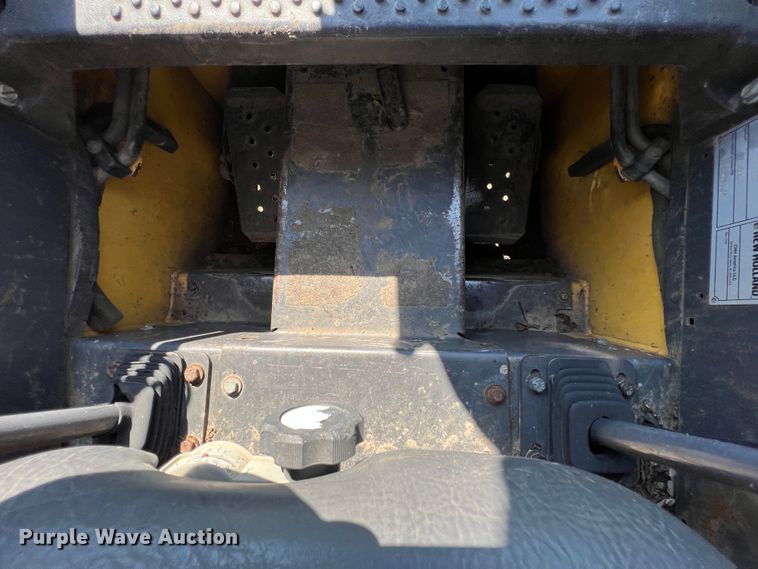 image for item IA9140 2006 New Holland C185  tracked skid steer loader