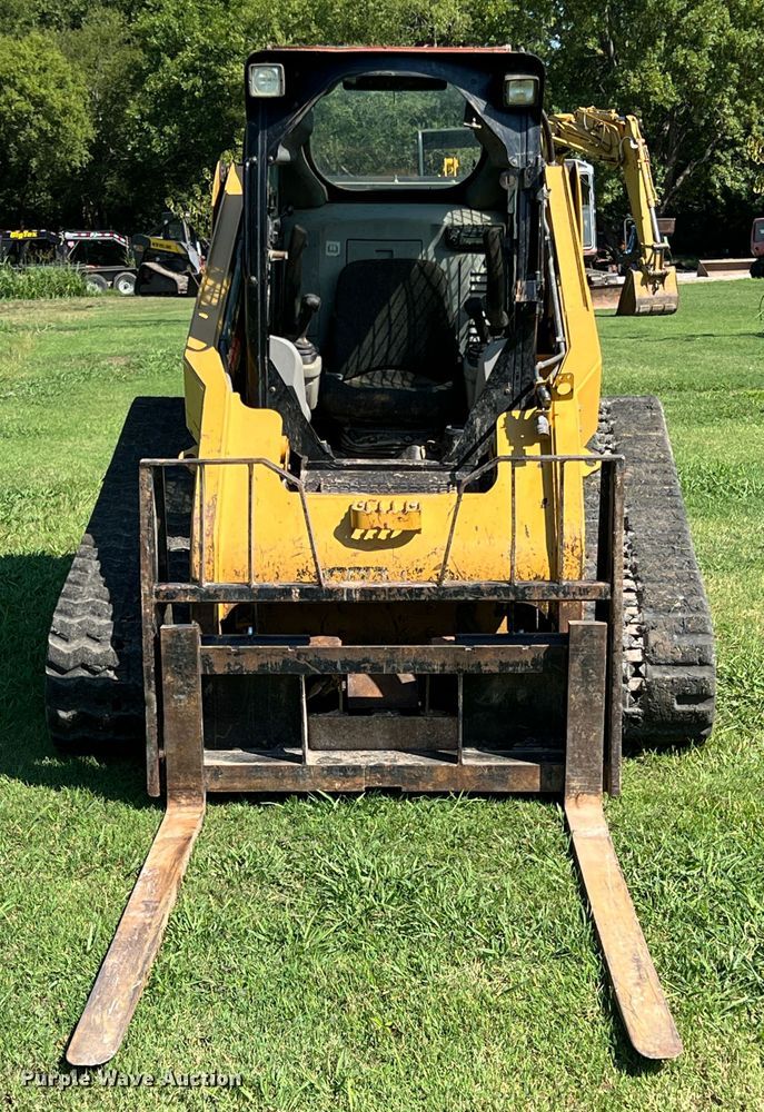 image for item IA9144 2009 Caterpillar 279C  tracked skid steer loader