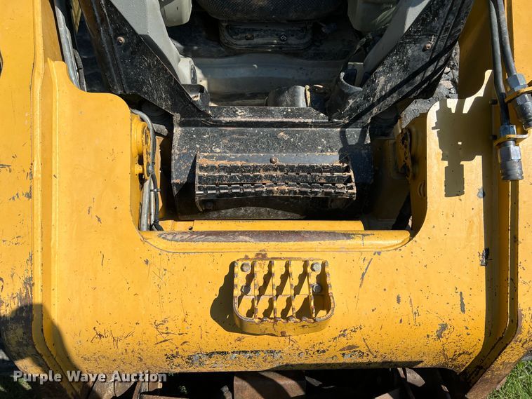 image for item IA9144 2009 Caterpillar 279C  tracked skid steer loader