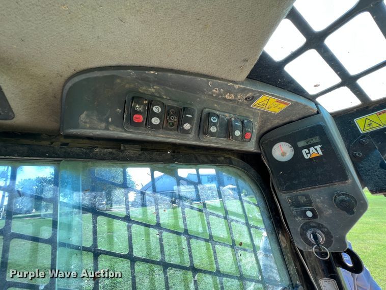 image for item IA9144 2009 Caterpillar 279C  tracked skid steer loader