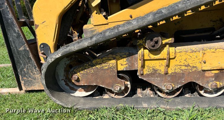 image for item IA9144 2009 Caterpillar 279C  tracked skid steer loader