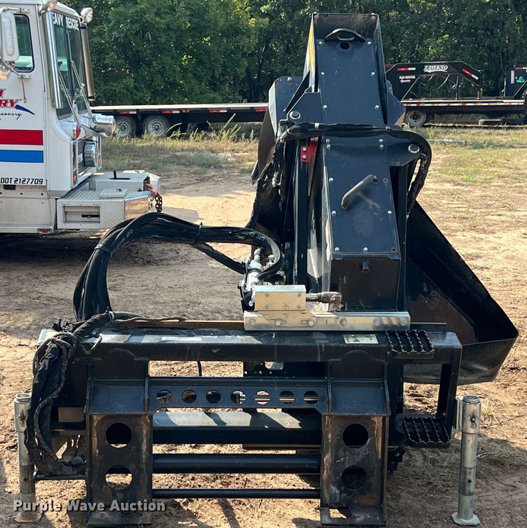 image for item IA9182 2012 Caterpillar SW460B-80  skid steer rock saw