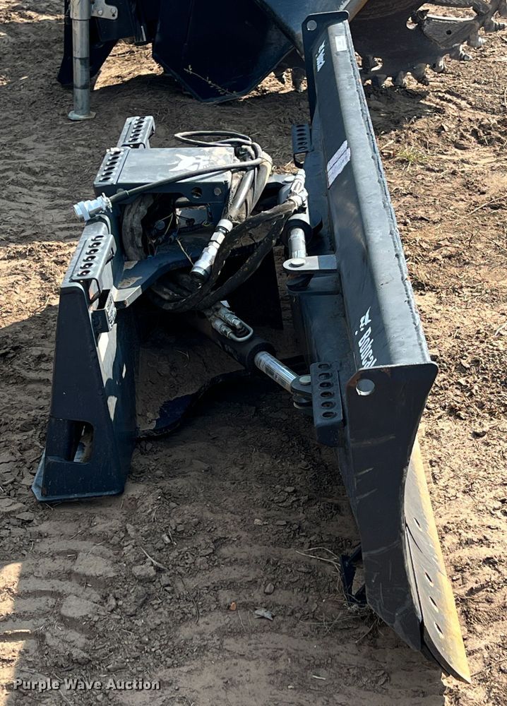 image for item IA9185 2010 Bobcat 90 Dozer  skid steer dozer blade