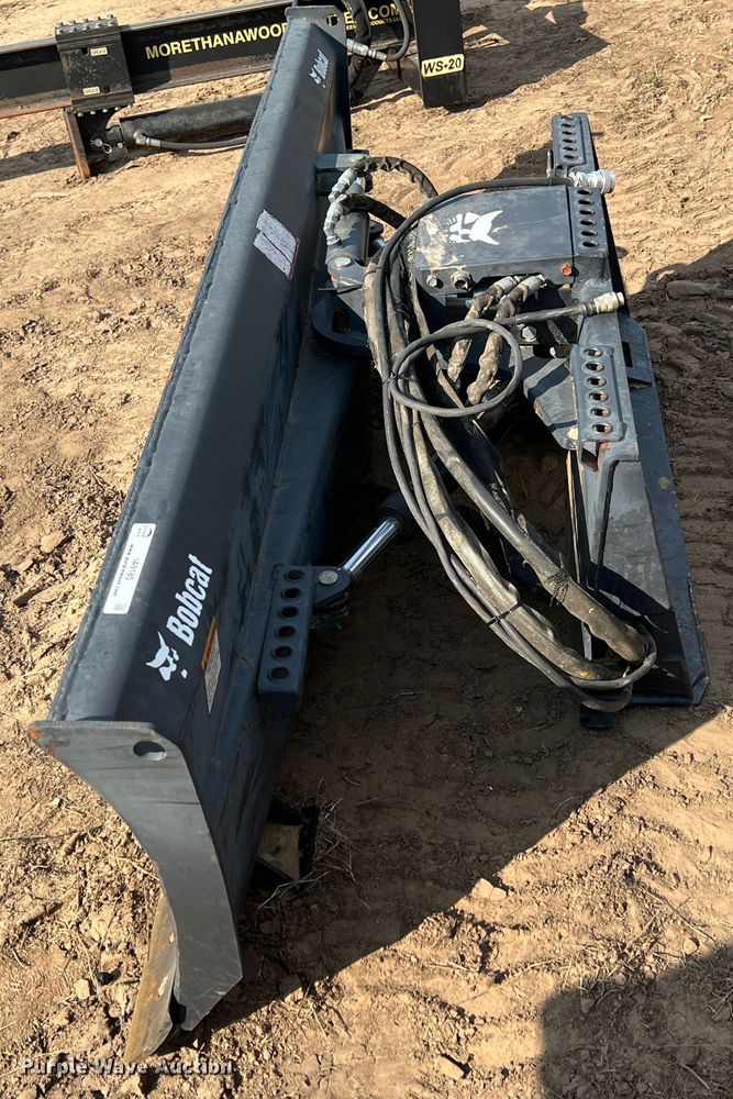 image for item IA9185 2010 Bobcat 90 Dozer  skid steer dozer blade