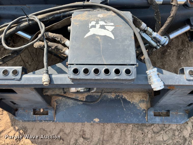 image for item IA9185 2010 Bobcat 90 Dozer  skid steer dozer blade