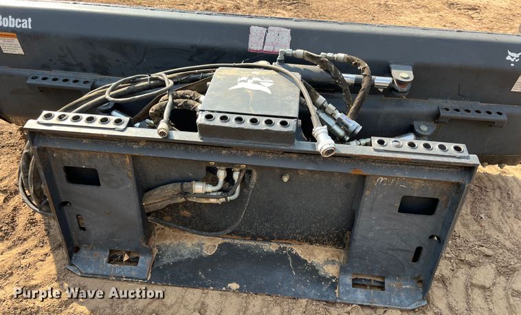 image for item IA9185 2010 Bobcat 90 Dozer  skid steer dozer blade