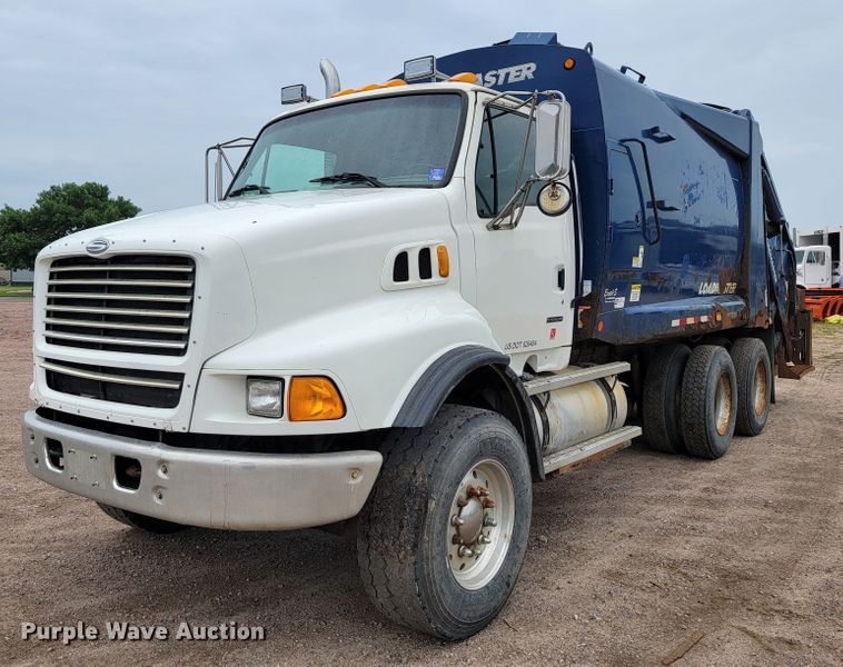 image for item JC9753 2000 Sterling L-Line  refuse truck