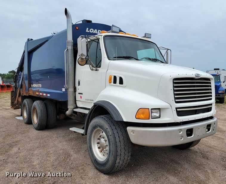 image for item JC9753 2000 Sterling L-Line  refuse truck