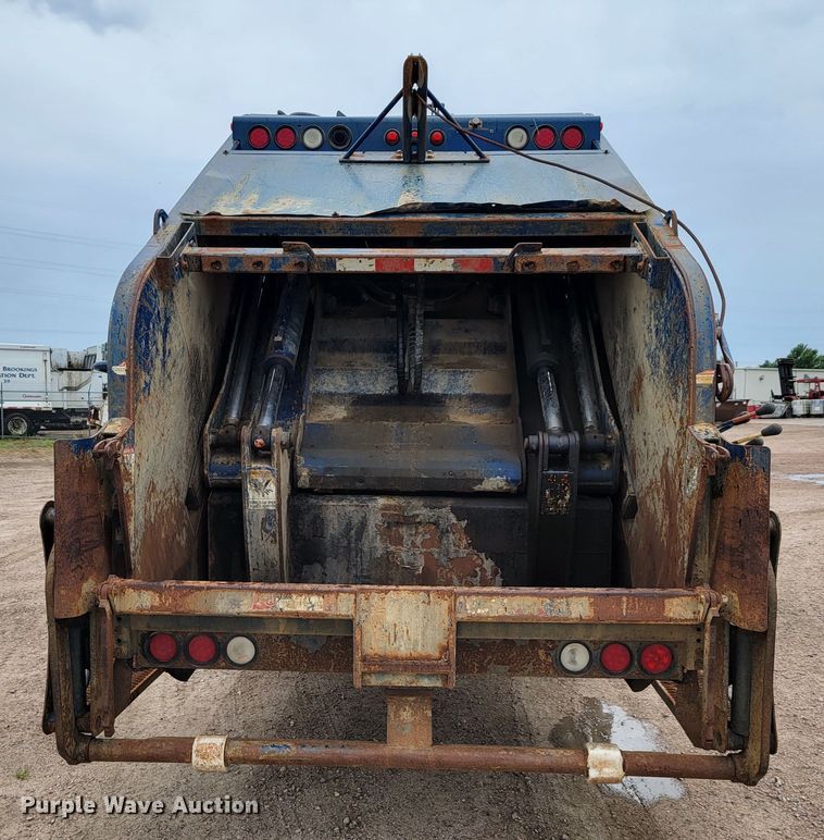 image for item JC9753 2000 Sterling L-Line  refuse truck