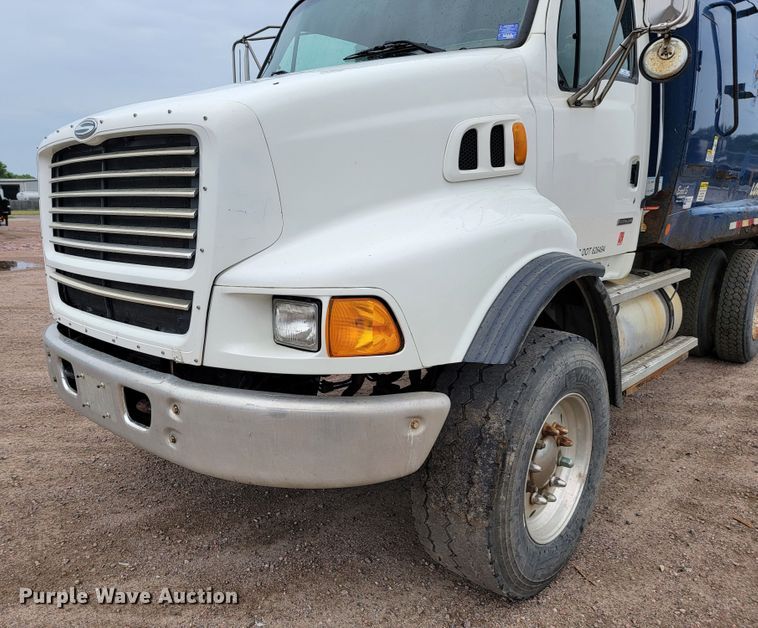 image for item JC9753 2000 Sterling L-Line  refuse truck