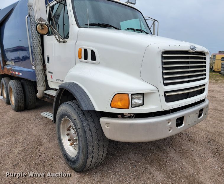 image for item JC9753 2000 Sterling L-Line  refuse truck