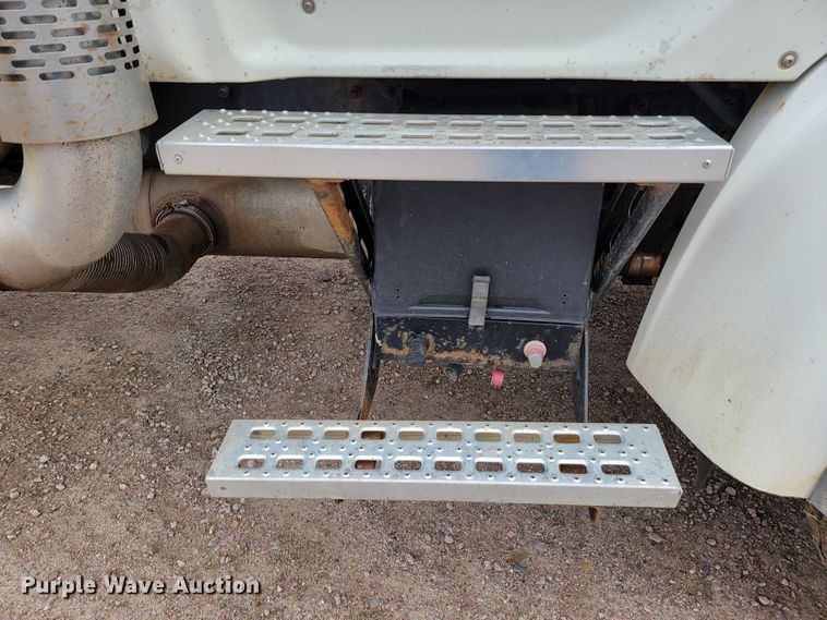 image for item JC9753 2000 Sterling L-Line  refuse truck