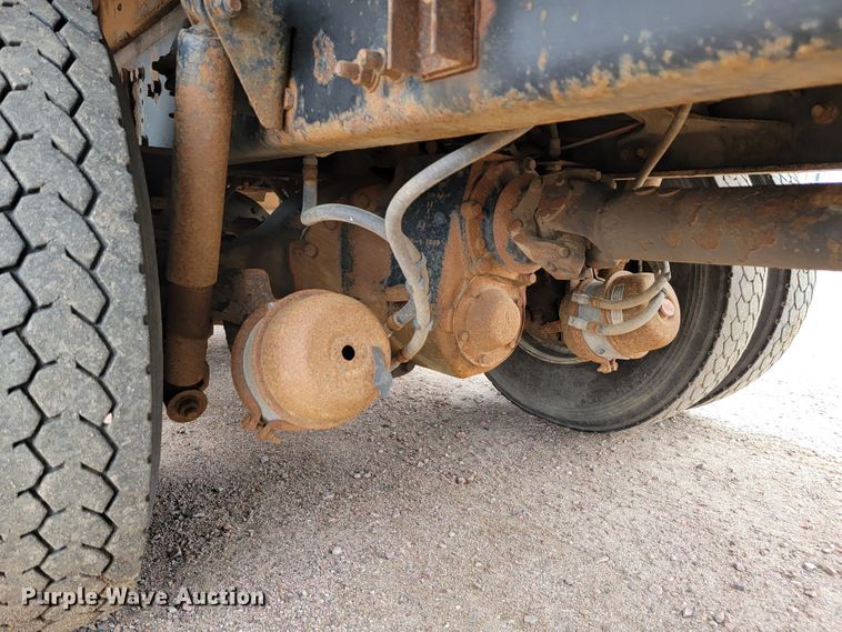 image for item JC9753 2000 Sterling L-Line  refuse truck