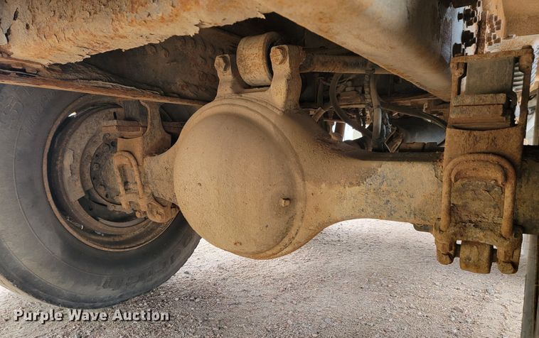 image for item JC9753 2000 Sterling L-Line  refuse truck